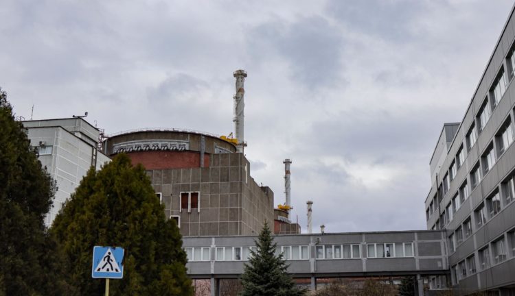 Foto de archivo de la central nuclear de Zaporiyia. EFE/EPA/SERGEI ILNITSKY