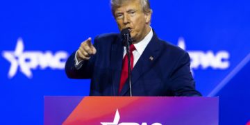 Trump afronta 37 cargos criminales por el manejo de documentos clasificados