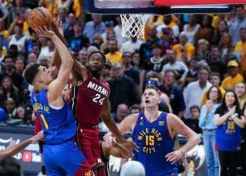 Miami le quitó el invicto en casa a Denver e igualó 1-1 la serie de la final de la NBA