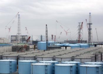 Política surcoreana inicia una huelga de hambre en protesta por el vertido de agua de Fukushima