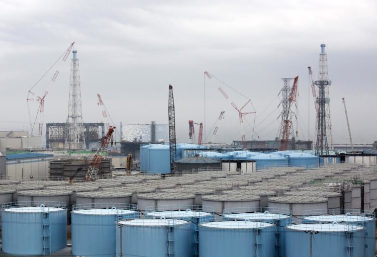 Fotografía de archivo que muestra los tanques de almacenamiento de agua contaminada de la Tokyo Electric Power (TEPCO) en la central nuclear de Fukushima Daiichi, en Japón. EFE/TOMOHIRO OHSUMI / POOL