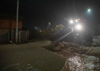 Dos muertos y miles de chilenos aislados por lluvias torrenciales en Los Andes