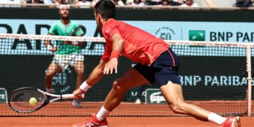 Djokovic suma su 90 triunfo en París y espera a Alcaraz o Tsitsipas en semifinales