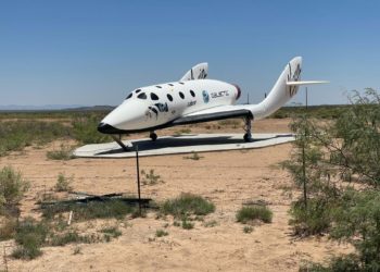Virgin Galactic, de Richard Branson, realiza su primer vuelo espacial comercial