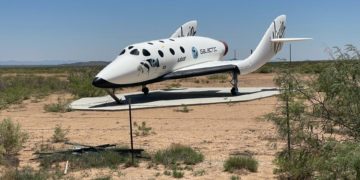 Virgin Galactic, de Richard Branson, realiza su primer vuelo espacial comercial
