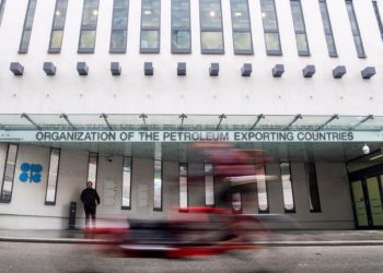 La OPEP y Rusia se reúnen para fijar el nivel de su oferta de petróleo