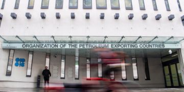 La OPEP y Rusia se reúnen para fijar el nivel de su oferta de petróleo