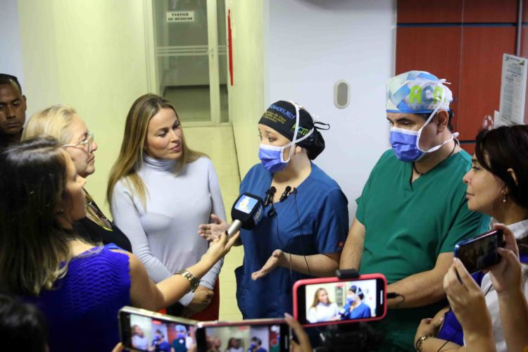 La cirugía estuvo a cargo de los médicos Sandy Vargas y Ángel Barroso. Fotos: Carlos Eduardo Ramírez