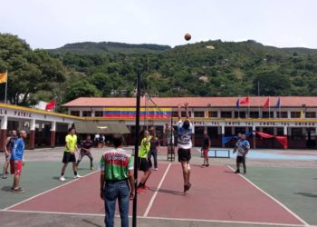 PNB ganó otra final policial en voleibol homenaje al Ejército