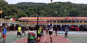 PNB ganó otra final policial en voleibol homenaje al Ejército