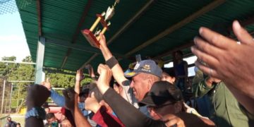 Policías dominaron el softbol Copa «Día Nacional del Ejército»