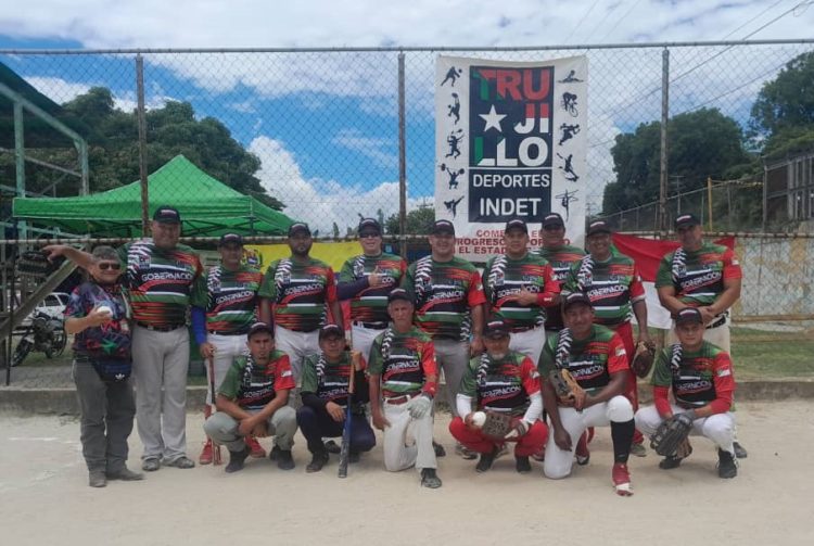 Policías dominaron el softbol Copa «Día Nacional del Ejército»