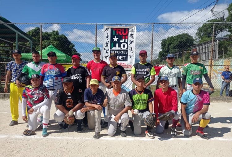 Policías dominaron el softbol Copa «Día Nacional del Ejército»