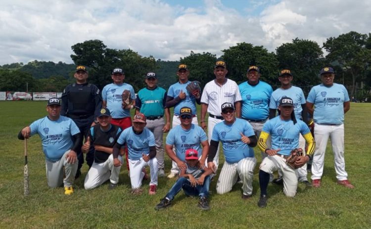 Policías dominaron el softbol Copa «Día Nacional del Ejército»