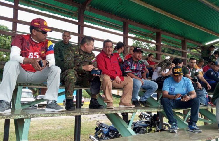 Policías dominaron el softbol Copa «Día Nacional del Ejército»