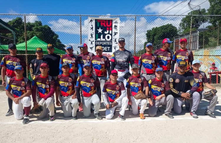 Policías dominaron el softbol Copa «Día Nacional del Ejército»