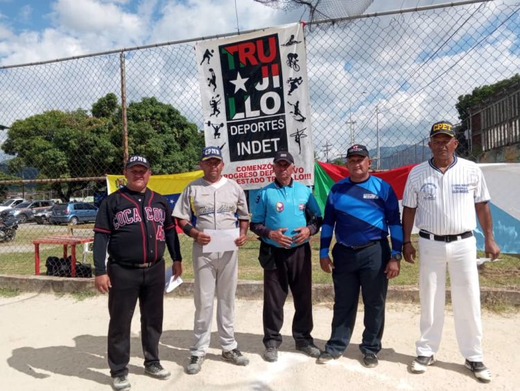 Policías dominaron el softbol Copa «Día Nacional del Ejército»