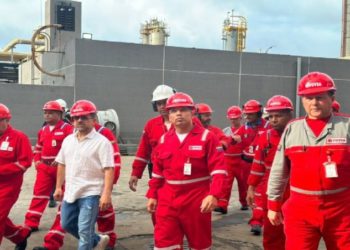 Tellechea inspeccionó la Refinería El Palito, busca estrategias para aumentar producción de gasolina