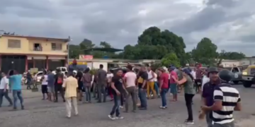 Protestan por gasolina en El Dividive