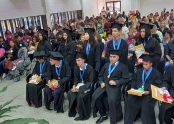13 Jóvenes con condición especial, egresaron del Taller de Educación Laboral San Cristóbal
