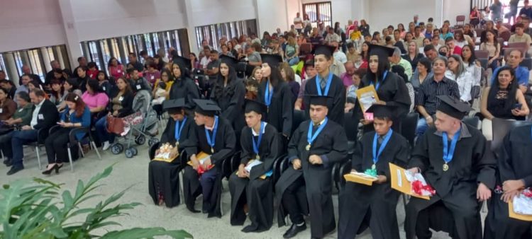 En el auditorio del Iutai, el Centro de Desarrollo por la Calidad Educativa Táchira, se llevo a cabo el acto de egreso Promoción "Triunfadores sin Barreras"