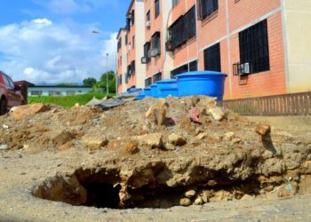 Habitantes de la comuna ANB: no tenemos gas ni agua y se nos caen los edificios