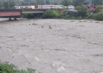 Profesor Fernando Velázquez registra datos de lluvias a 42 años de la inundación de Boconó