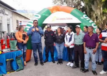 Entregan vehículos repotenciados en Boconó