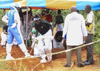 Suben a 251 los miembros de una secta muertos en Kenia por ayunar para ver a Jesucristo