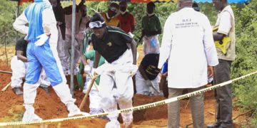 Suben a 251 los miembros de una secta muertos en Kenia por ayunar para ver a Jesucristo