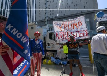 Trump pasa a disposición judicial antes de la lectura de cargos