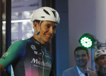 ‘Supermán’ López domina a su antojo la Vuelta a Colombia y gana su sexta etapa