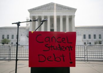 El Tribunal Supremo acaba con el plan de Biden para cancelar la deuda estudiantil