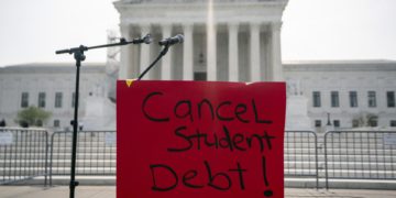 El Tribunal Supremo acaba con el plan de Biden para cancelar la deuda estudiantil