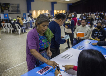 Con un 25 % escrutado, la izquierda apunta a la sorpresa en los comicios de Guatemala