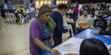 Con un 25 % escrutado, la izquierda apunta a la sorpresa en los comicios de Guatemala