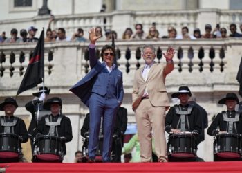 Tom Cruise paraliza Roma con el estreno de «Mission: Impossible 7»
