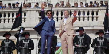 Tom Cruise paraliza Roma con el estreno de «Mission: Impossible 7»