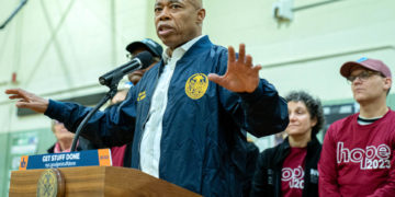 Nueva York abrirá otros dos centros de emergencia para los inmigrantes que siguen llegando