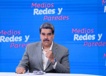 Maduro pide evaluar prohibición de venta de cigarrillos electrónicos