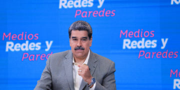 Maduro pide evaluar prohibición de venta de cigarrillos electrónicos