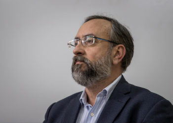 La oposición prevé usar plazas e iglesias como centros de votación para las primarias
