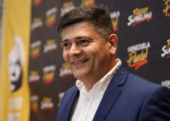 Freddy Superlano formaliza su inscripción en las elecciones primarias