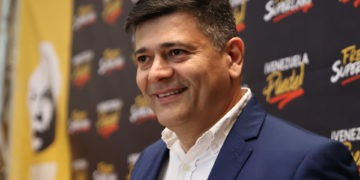 Freddy Superlano formaliza su inscripción en las elecciones primarias