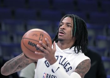 La NBA castiga a Morant con una suspensión de 25 partidos por jugar con armas en un video