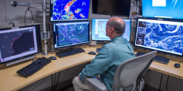 Una onda tropical atlántica podría convertirse en depresión y amenza el Caribe oriental