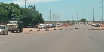 Escasez de gasolina se prolongará por 30 días por falla en refinería de Paraguaná