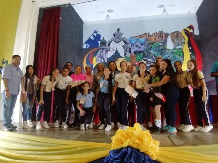 En un ambiente  lleno de alegría, sonrisa y mucho colorido, se realizó este 16 de junio, la clausura de los XIX Juegos Deportivos Escolares Junín  2023. Foto. Cortesía.