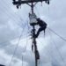 Después de trece días sin electricidad Corpoelec por fin colocó transformador en Las Cuadras en el Valle