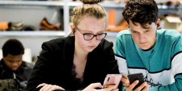 Zuckerberg saca Threads, su red social de competencia a Twitter